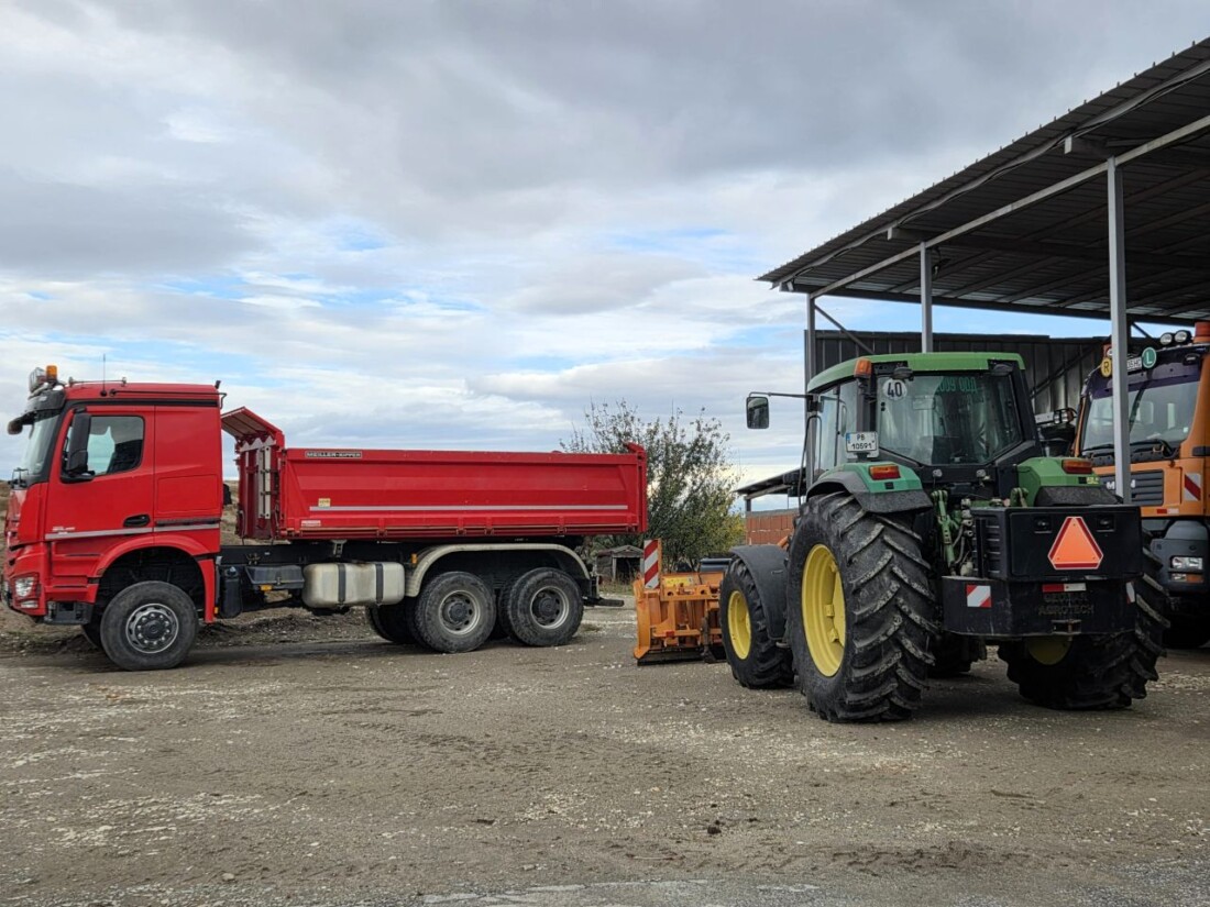 Снегопочистващата техника на община Асеновград е в готовност (СНИМКИ)