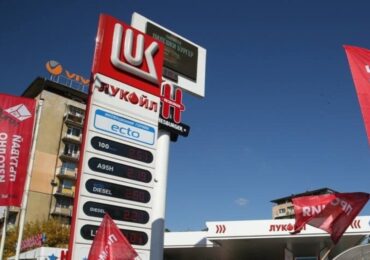 ДАНС влезе в рафинерията на "Лукойл" в Бургас и в офисите в София