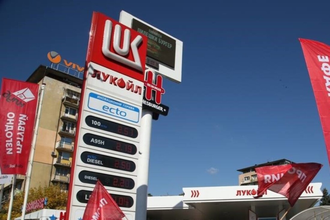 ДАНС влезе в рафинерията на „Лукойл“ в Бургас и в офисите в София