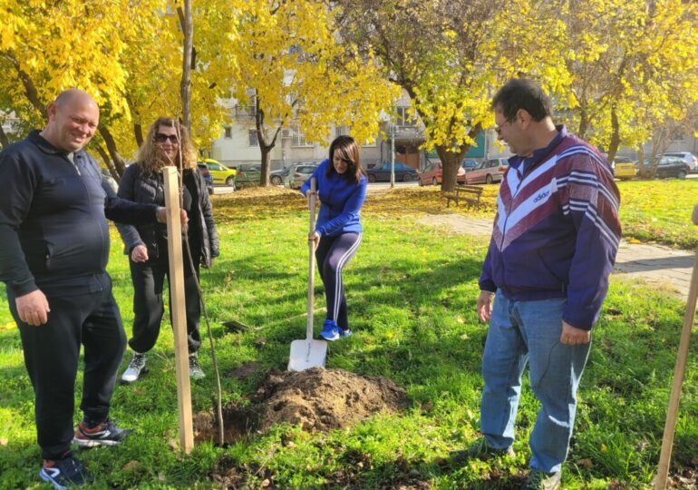 ГЕРБ с поредна залесителна акция в „Западен“ в Пловдив (СНИМКИ)