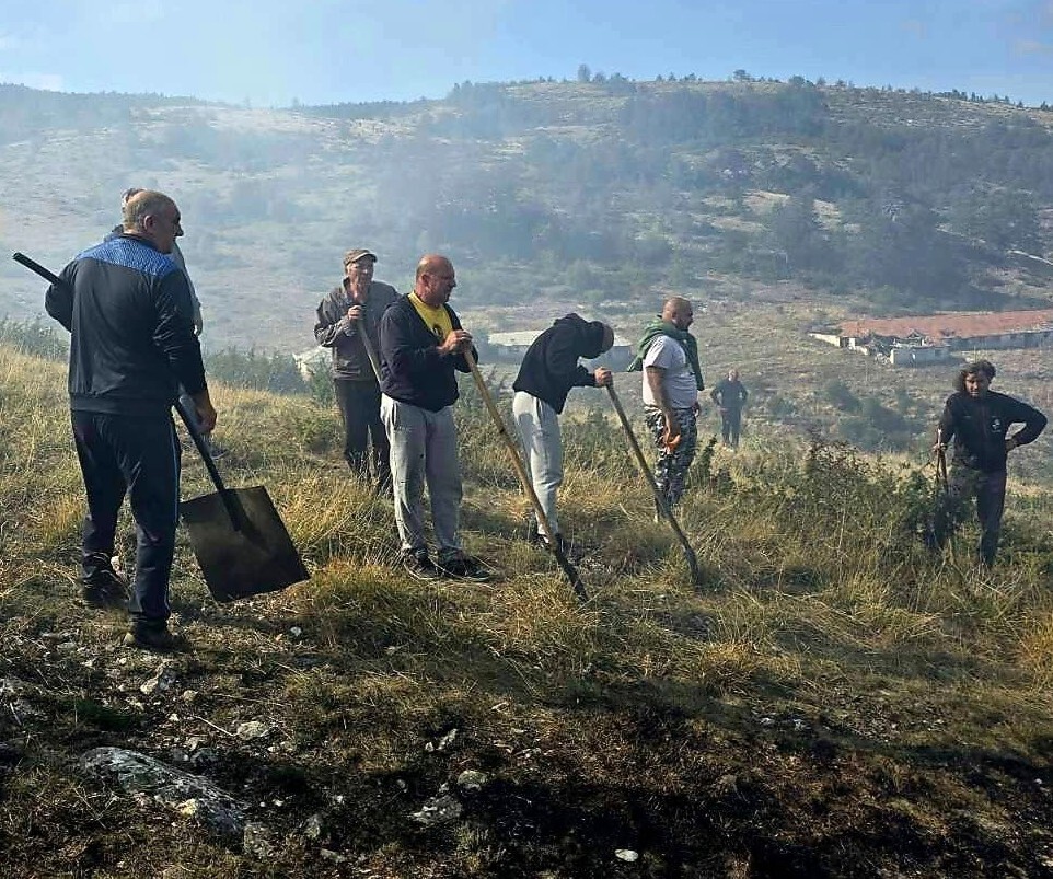 Конкурс за есе, свързано с доброволците, предизвиква ученици от цялата страна