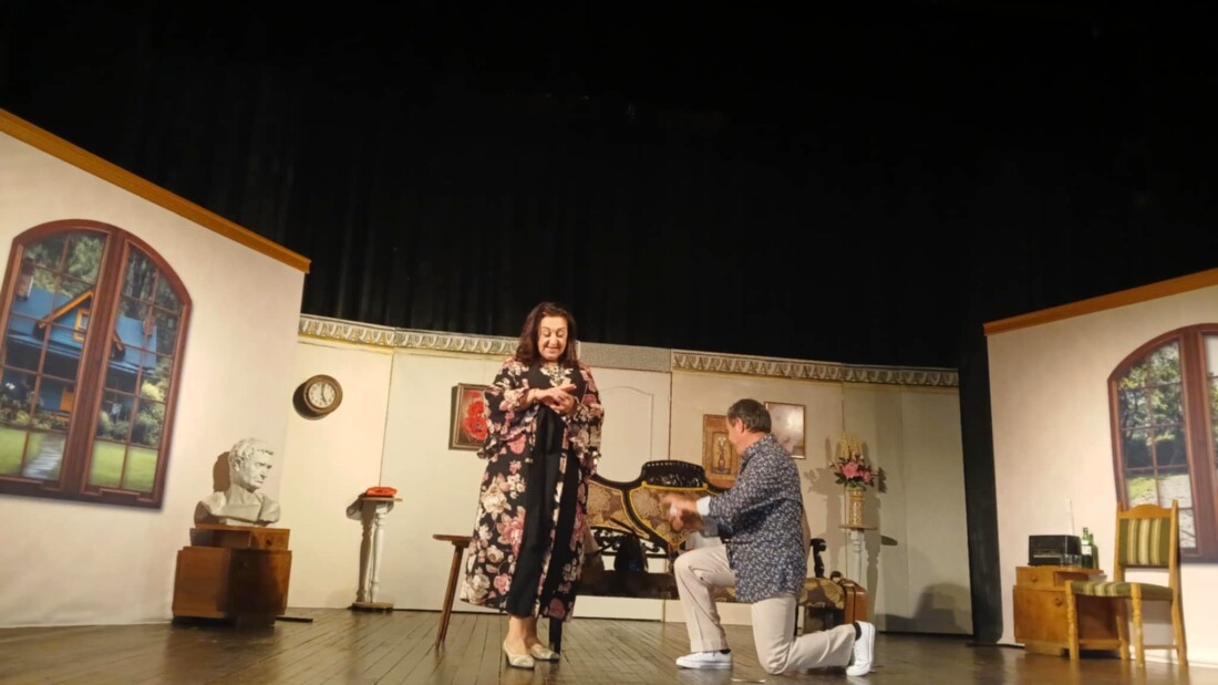 Страхотно представяне на театър "Арте" към НЧ "Родолюбие" - Асеновград на фестивал в Самоков (СНИМКИ) 1 Страхотно представяне на театър "Арте" към НЧ "Родолюбие" - Асеновград на фестивал в Самоков (СНИМКИ)