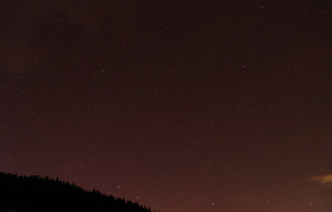 Заради силна магнитна буря: Полярно сияние озари небето над Смолян (ВИДЕО)