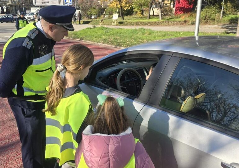 "Безопасно до училище": Открит урок по безопасност на движението в "Тракия" (СНИМКИ) 7 "Безопасно до училище": Открит урок по безопасност на движението в "Тракия" (СНИМКИ)
