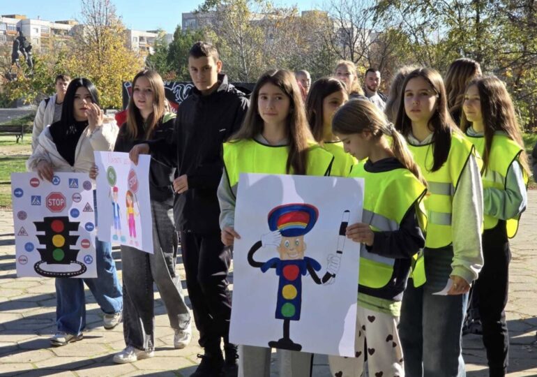 "Безопасно до училище": Открит урок по безопасност на движението в "Тракия" (СНИМКИ) 6 "Безопасно до училище": Открит урок по безопасност на движението в "Тракия" (СНИМКИ)