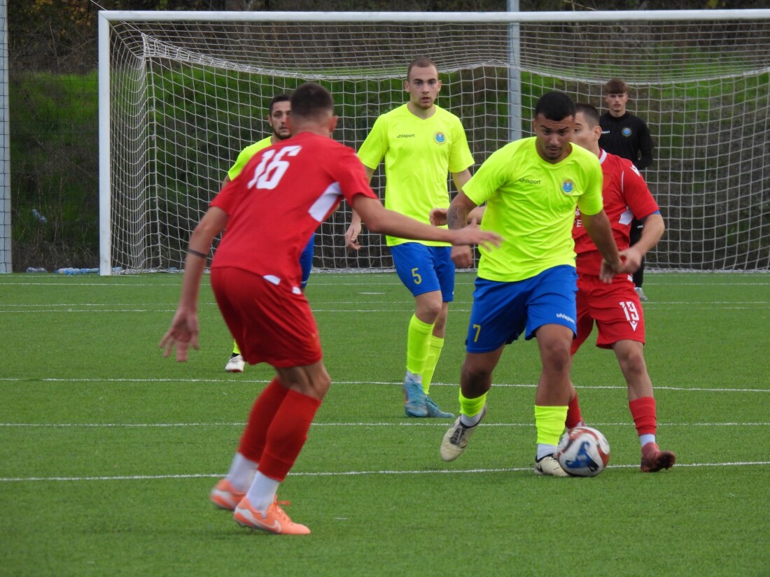 Марица отстрани Спартак в пловдивското дерби от втория кръг за Купата на АФЛ (СНИМКИ) 1 Марица отстрани Спартак в пловдивското дерби от втория кръг за Купата на АФЛ (СНИМКИ)