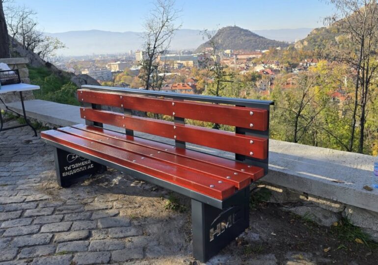 Район "Централен" и "Бизнесът за Пловдив" в обща мисия: 100 нови дръвчета на Сахат тепе (СНИМКИ и ВИДЕО) 7 Район "Централен" и "Бизнесът за Пловдив" в обща мисия: 100 нови дръвчета на Сахат тепе (СНИМКИ и ВИДЕО)