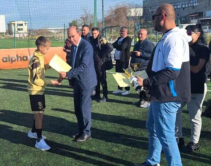 С футболен турнир стартираха ученическите игри в Асеновград (СНИМКИ)