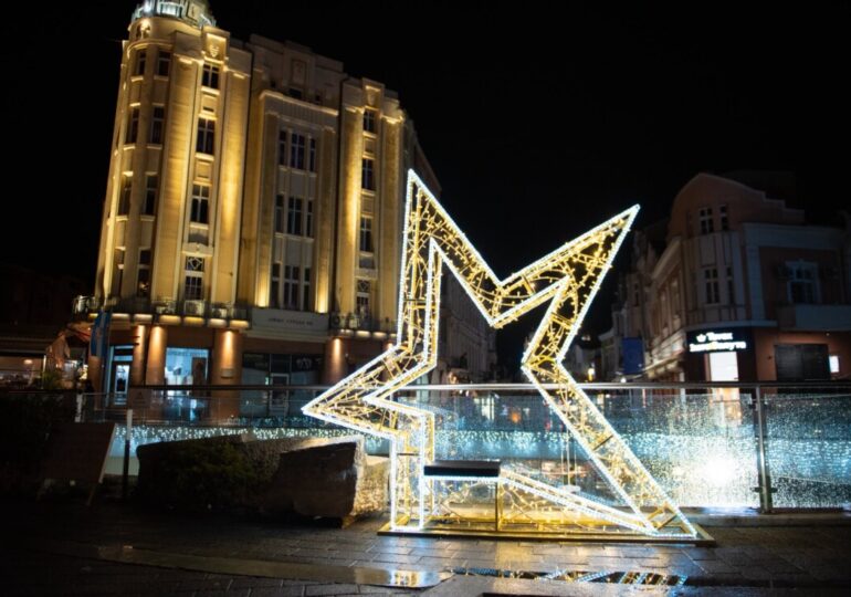 Пловдив в трескава подготовка за празниците (СНИМКИ)