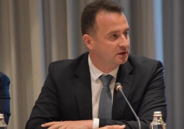 Енергийният министър: Възможно е държавата да изкупи рафинерията на "Лукойл" в Бургас