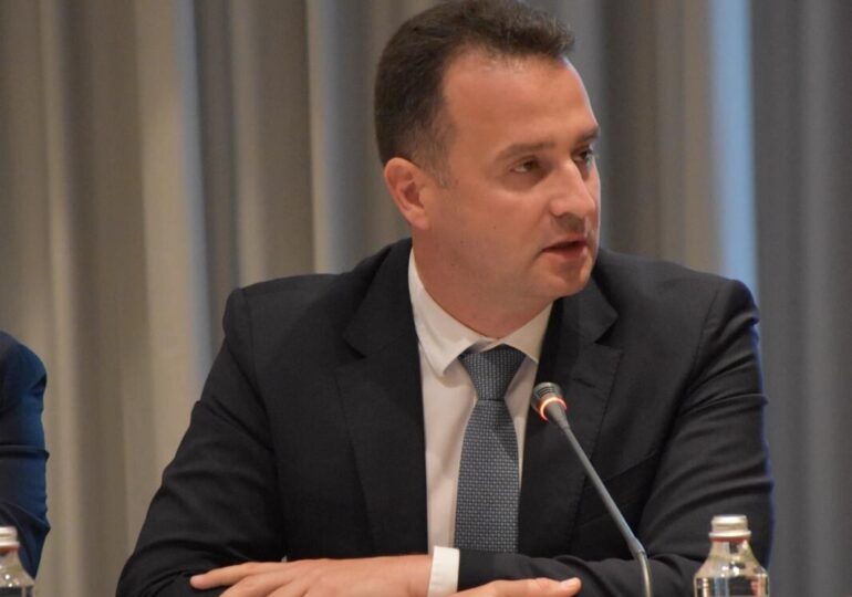 Енергийният министър: Възможно е държавата да изкупи рафинерията на "Лукойл" в Бургас