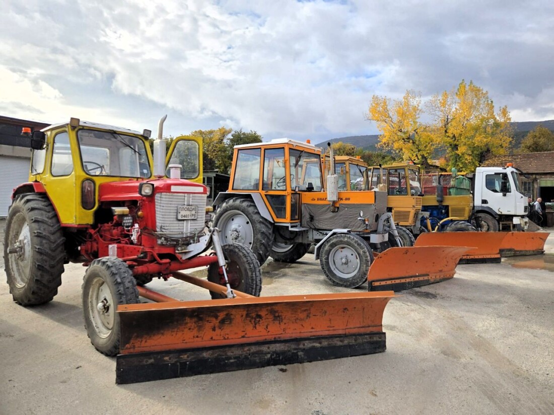 Снегопочистващата техника на община Асеновград е в готовност (СНИМКИ)