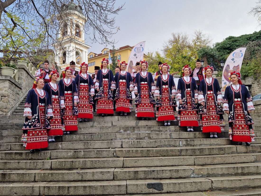 Започна 17-ото „Дефиле на младото вино“ в Пловдив (СНИМКИ)