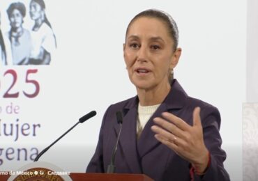 Куриозно: Пиян мъж прегърна и опита да целуне по врата президента на Мексико (ВИДЕО)