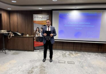 Заместник-кмет на Пловдив приветства участниците в енергиен форум