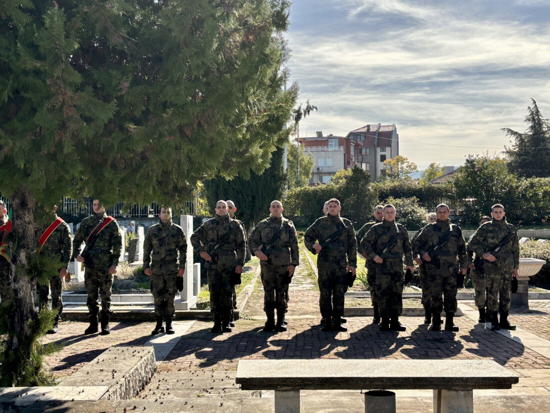 На Архангелова Задушница Пловдив почете паметта на опълченците и жертвите на Априлското въстание (СНИМКИ)