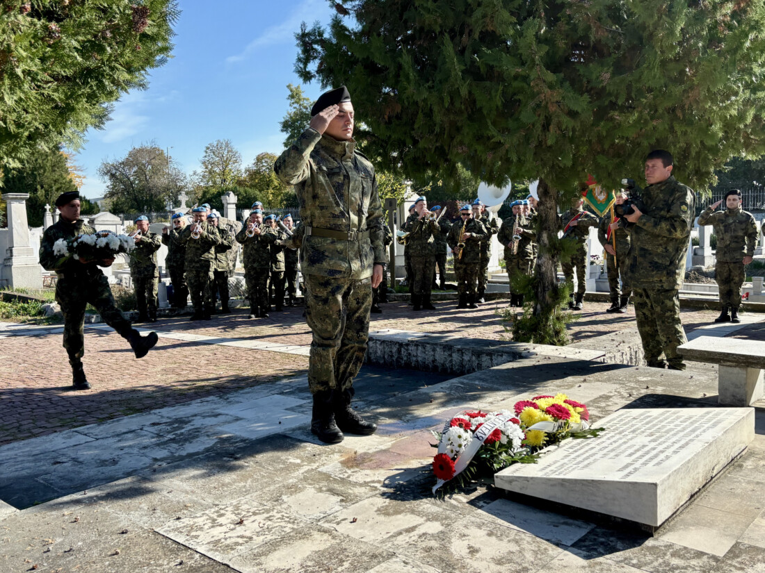 На Архангелова Задушница Пловдив почете паметта на опълченците и жертвите на Априлското въстание (СНИМКИ) 3 На Архангелова Задушница Пловдив почете паметта на опълченците и жертвите на Априлското въстание (СНИМКИ)