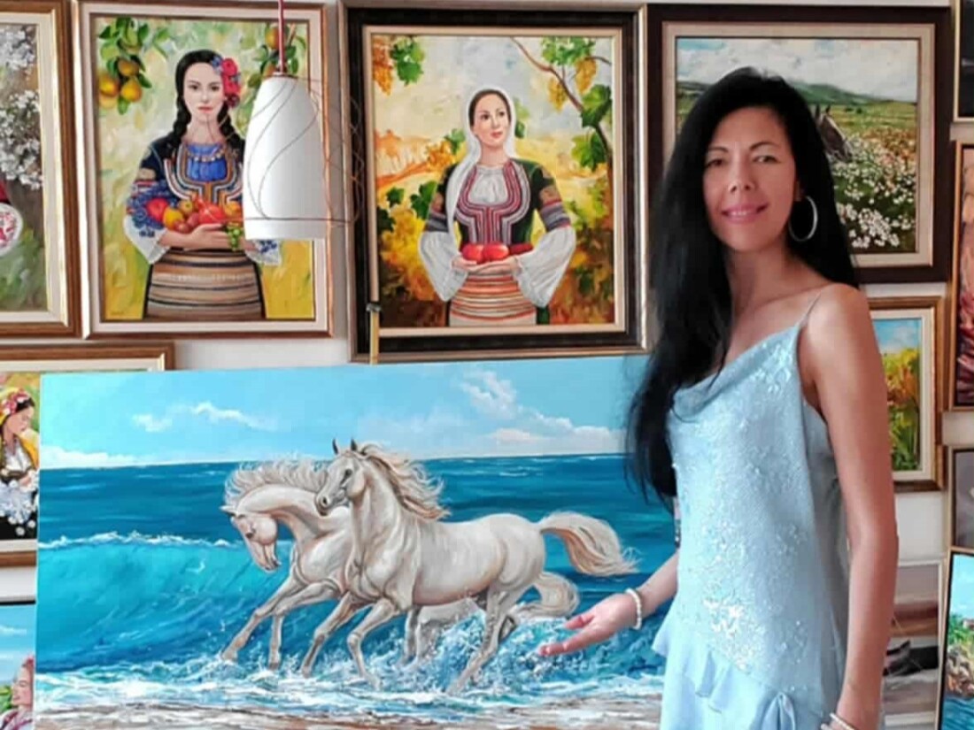 Анета Стоянова с изложба „Летни спомени“ в галерия „Андромеда“ в Стария Пловдив