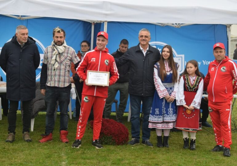 Младежи от Община Марица блестят на изложба за немско овчарско куче в Калековец (СНИМКИ)