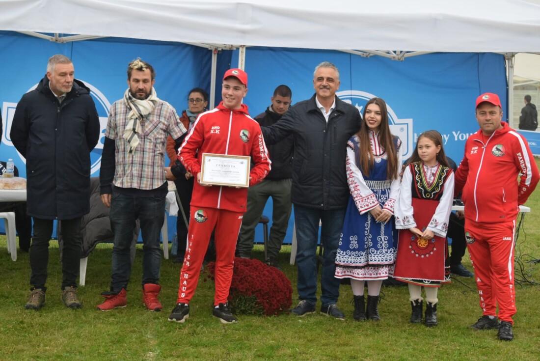 Младежи от Община Марица блестят на изложба за немско овчарско куче в Калековец (СНИМКИ)