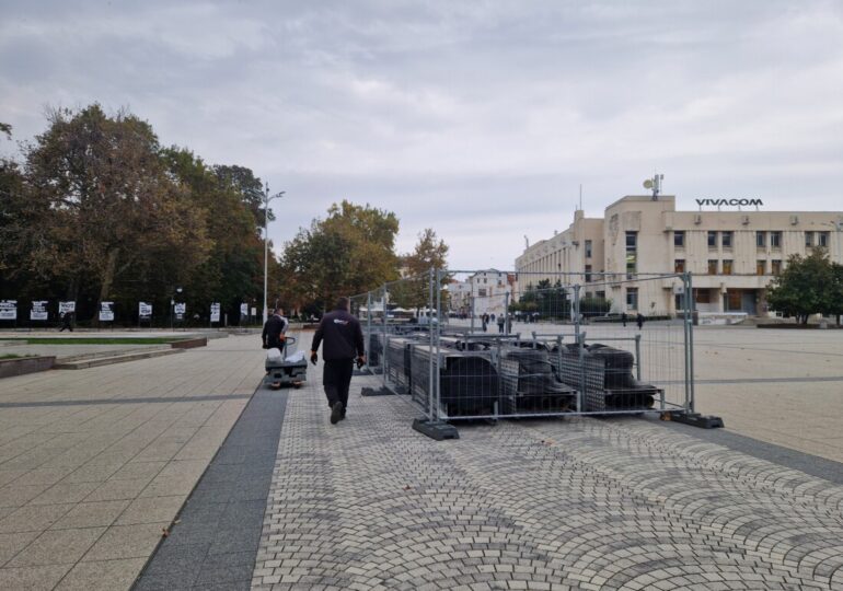 Още по-голяма ледена пързалка ще има тази година в Пловдив (СНИМКИ)