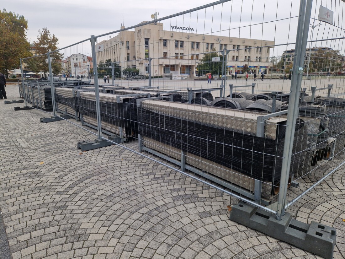 Още по-голяма ледена пързалка ще има тази година в Пловдив (СНИМКИ)