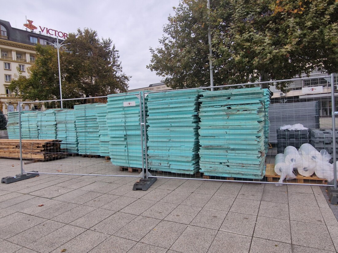 Още по-голяма ледена пързалка ще има тази година в Пловдив (СНИМКИ)