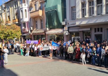 Пловдив празнува Деня на народните будители (СНИМКИ)