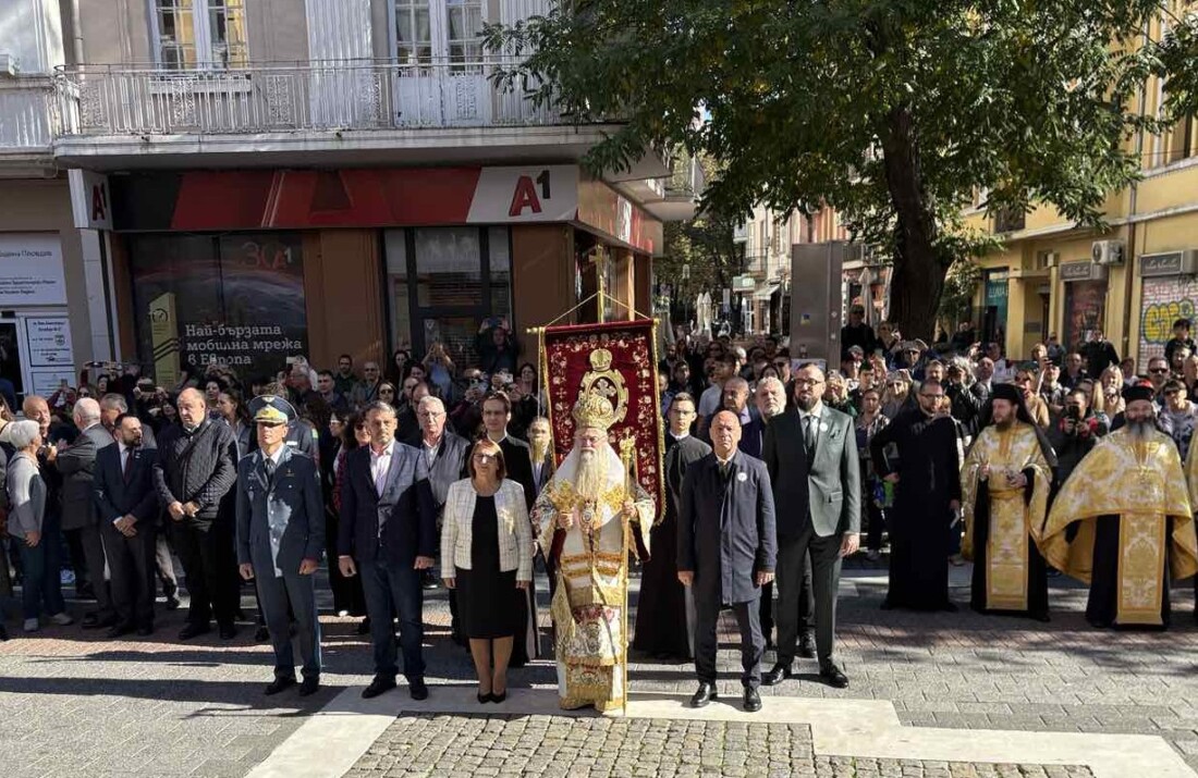 Пловдив празнува Деня на народните будители (СНИМКИ)