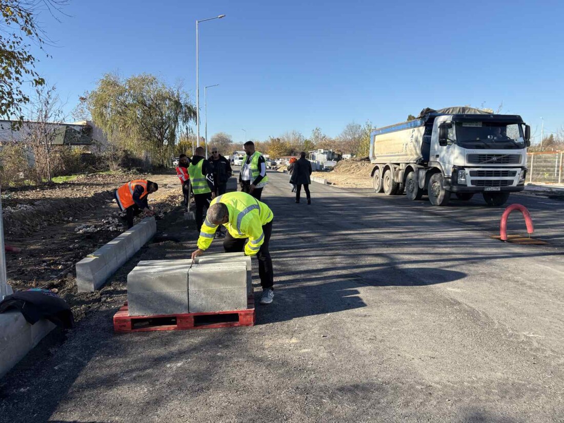 Кметът Костадин Димитров: Напредва реконструкцията на Рогошко шосе (СНИМКИ)