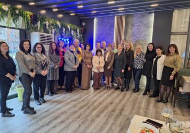 Кметът на „Южен“ награди изявени учители от района (СНИМКИ)