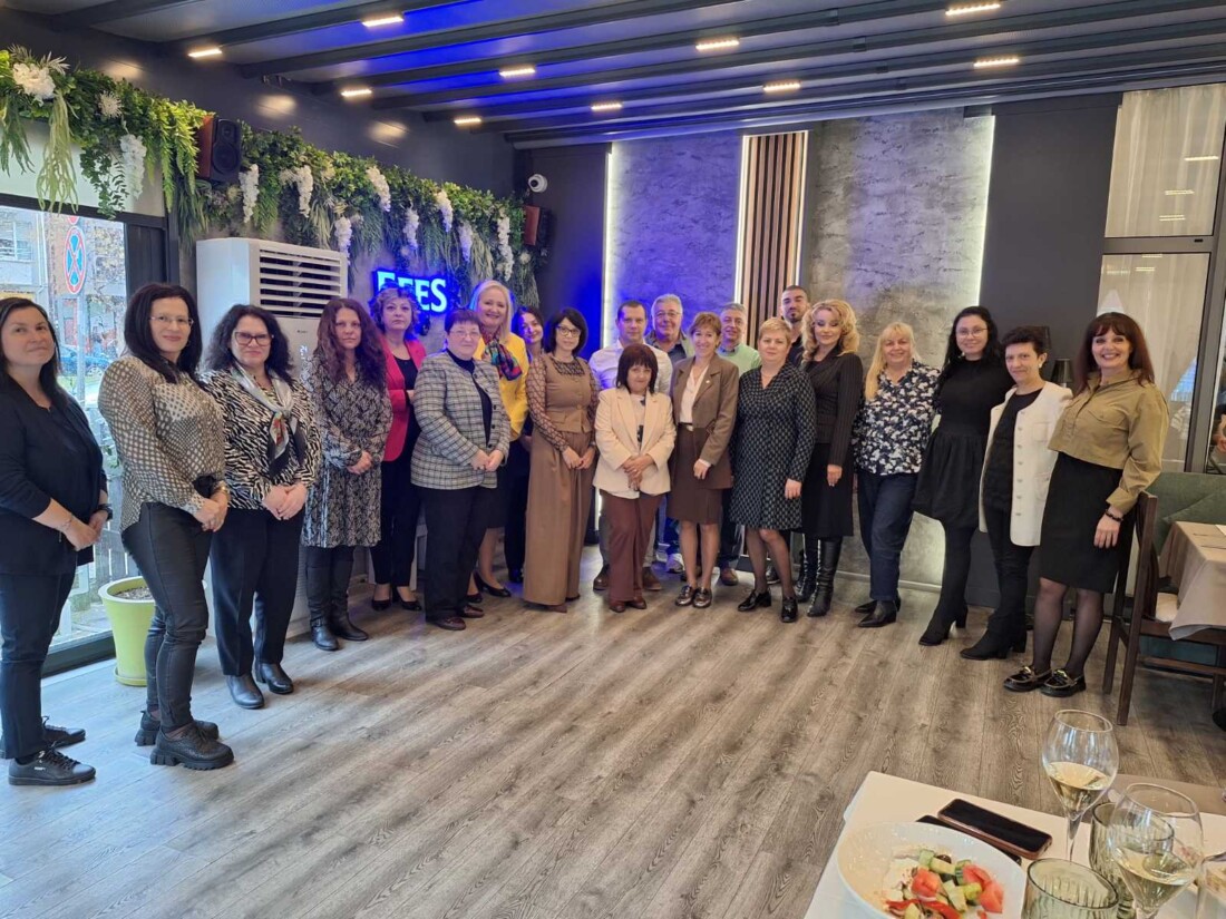 Кметът на „Южен“ награди изявени учители от района (СНИМКИ)