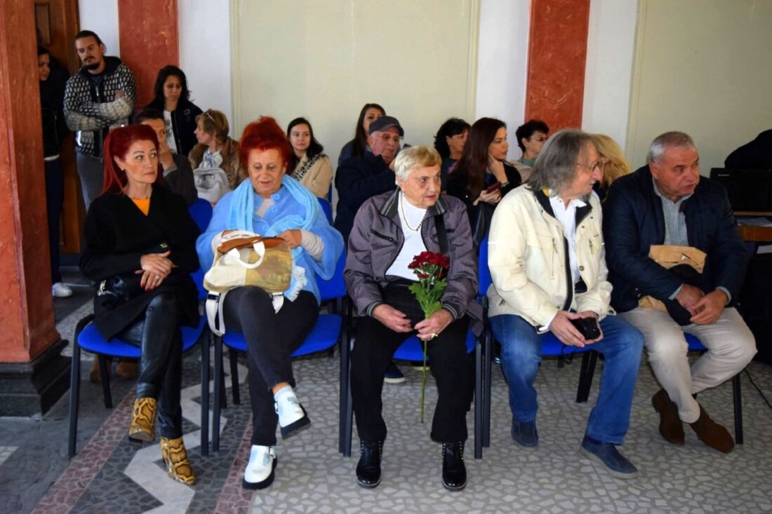 В Асеновград вече има паметна плоча на актрисата Надя Тодорова (СНИМКИ) 2 В Асеновград вече има паметна плоча на актрисата Надя Тодорова (СНИМКИ)