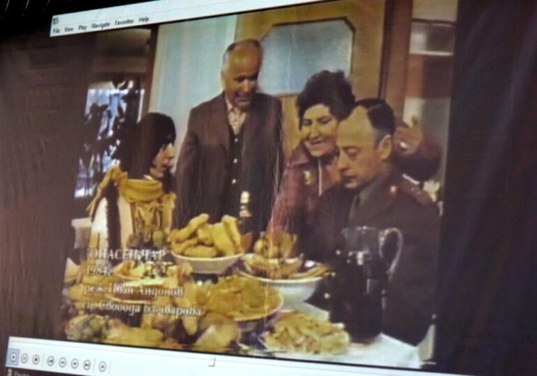 В Асеновград вече има паметна плоча на актрисата Надя Тодорова (СНИМКИ) 3 В Асеновград вече има паметна плоча на актрисата Надя Тодорова (СНИМКИ)