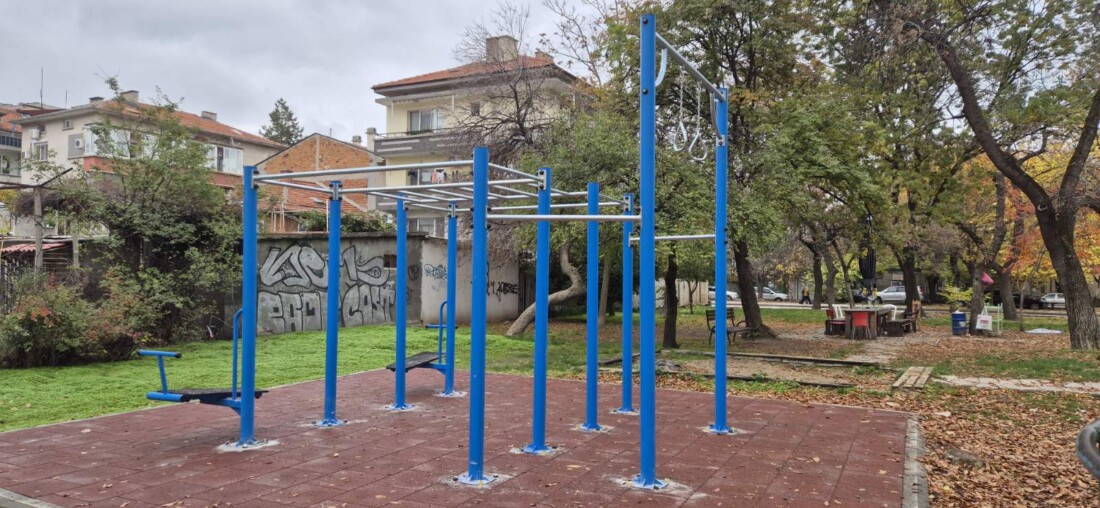 Изградиха поредна площадка за фитнес на открито в „Южен“ (СНИМКИ)