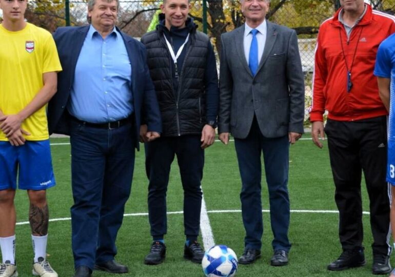 С нова спортна площадка 4 в 1 се сдоби асеновградска гимназия (СНИМКИ)