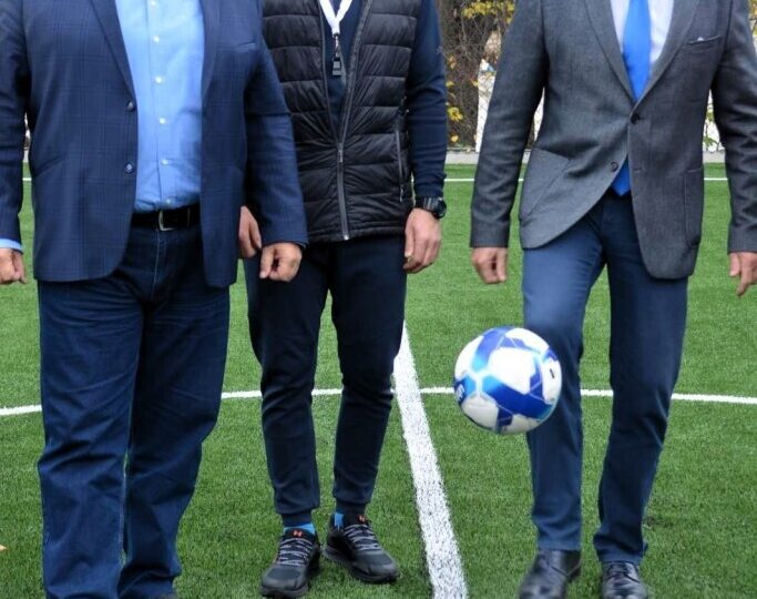 С нова спортна площадка 4 в 1 се сдоби асеновградска гимназия (СНИМКИ)