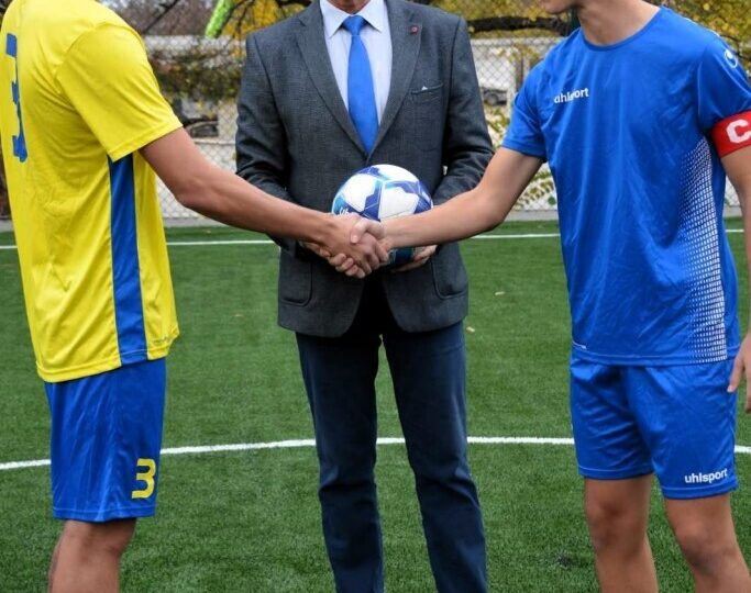 С нова спортна площадка 4 в 1 се сдоби асеновградска гимназия (СНИМКИ)