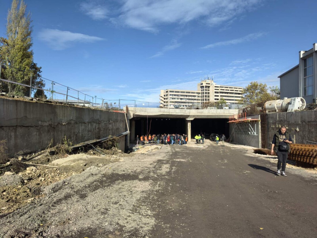 "Пловдив ще има най-дългото, модерно и хубаво съоръжение": Министърът на транспорта инспектира пробива под Централна гара (СНИМКИ)