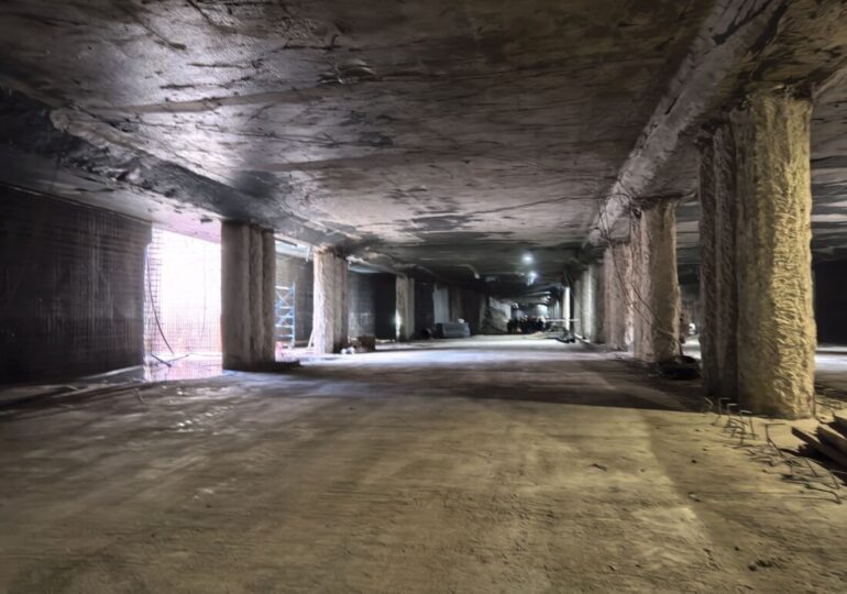 "Пловдив ще има най-дългото, модерно и хубаво съоръжение": Министърът на транспорта инспектира пробива под Централна гара (СНИМКИ)