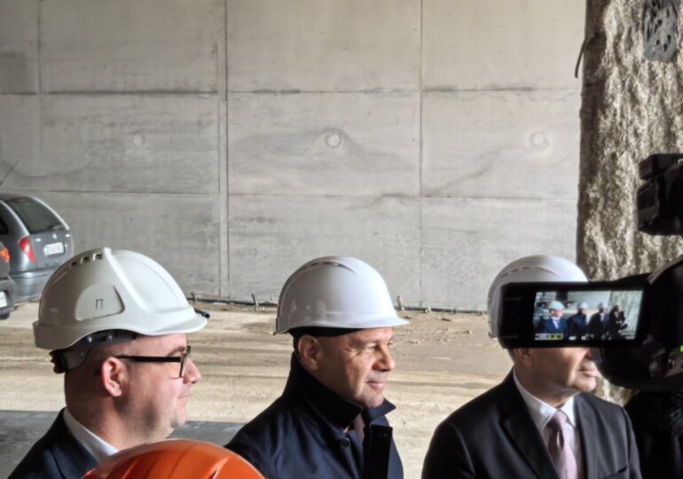 "Пловдив ще има най-дългото, модерно и хубаво съоръжение": Министърът на транспорта инспектира пробива под Централна гара (СНИМКИ)