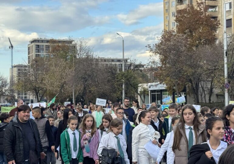 С грандиозно шествие в "Тракия": Пловдив отбеляза Деня на християнското семейство (СНИМКИ)