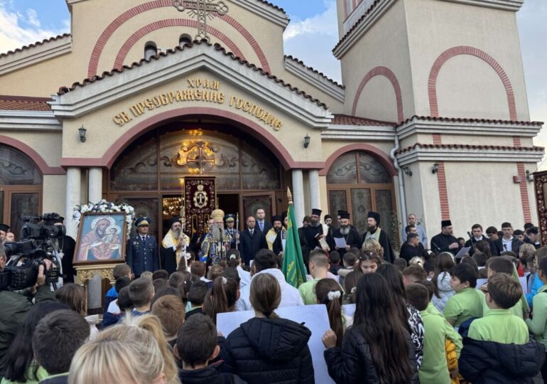 С грандиозно шествие в "Тракия": Пловдив отбеляза Деня на християнското семейство (СНИМКИ)