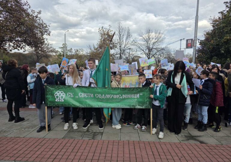 С грандиозно шествие в "Тракия": Пловдив отбеляза Деня на християнското семейство (СНИМКИ)