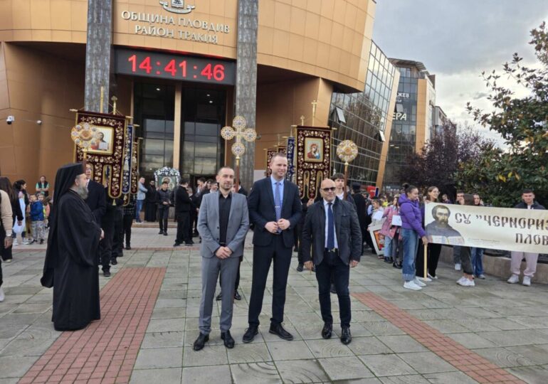 С грандиозно шествие в "Тракия": Пловдив отбеляза Деня на християнското семейство (СНИМКИ)