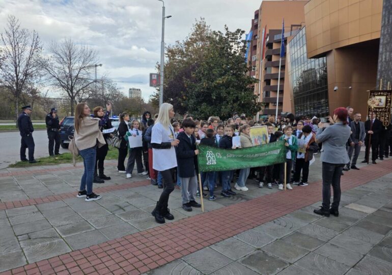 С грандиозно шествие в "Тракия": Пловдив отбеляза Деня на християнското семейство (СНИМКИ)