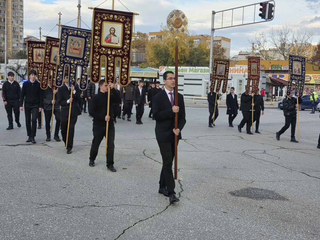 С грандиозно шествие в "Тракия": Пловдив отбеляза Деня на християнското семейство (СНИМКИ)