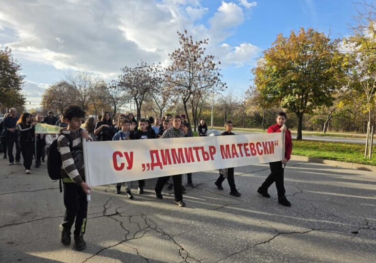 С грандиозно шествие в "Тракия": Пловдив отбеляза Деня на християнското семейство (СНИМКИ)