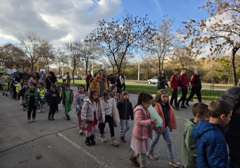 С грандиозно шествие в "Тракия": Пловдив отбеляза Деня на християнското семейство (СНИМКИ)