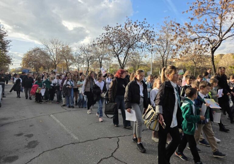 С грандиозно шествие в "Тракия": Пловдив отбеляза Деня на християнското семейство (СНИМКИ)